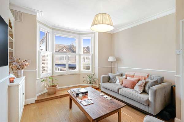 Flat Barmouth Road in Greater London
