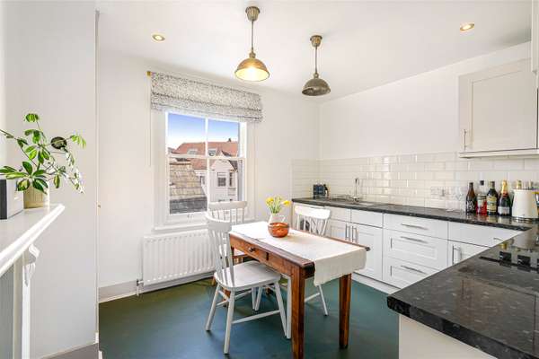 Flat Barmouth Road in Greater London