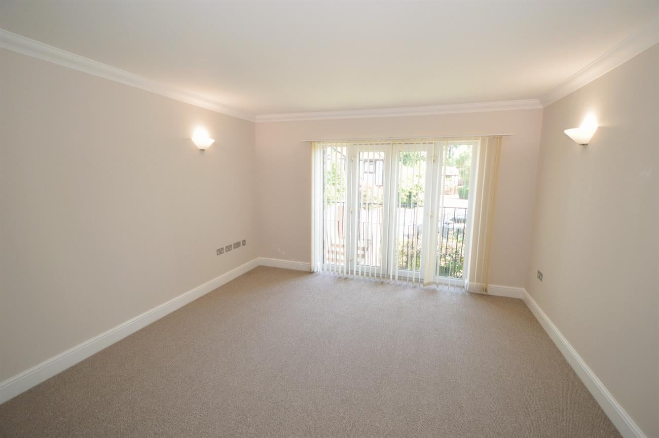 Flat London Road in Surrey Heath