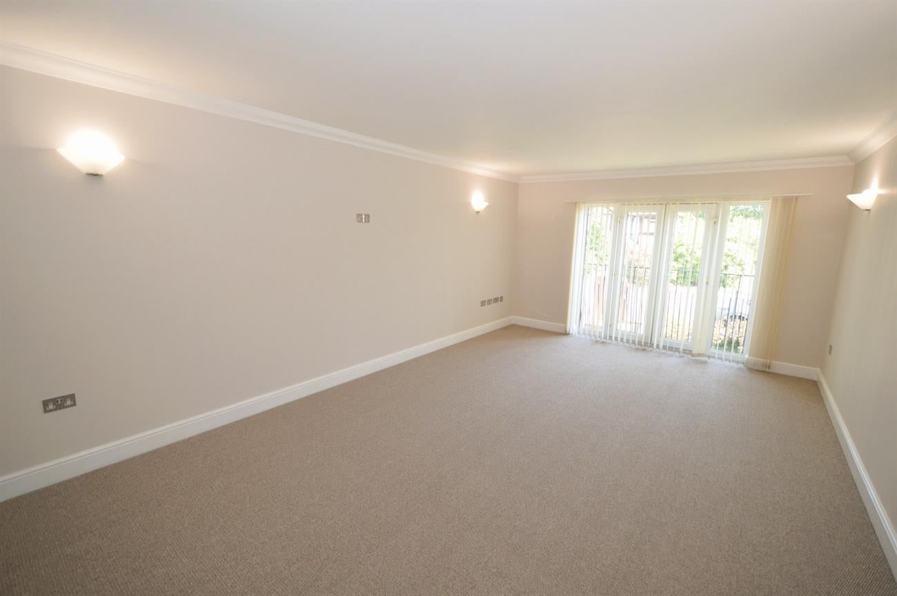 Flat London Road in Surrey Heath