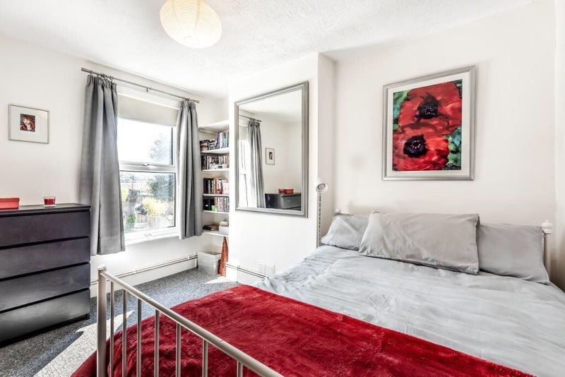Flat Dupree Road in Greater London