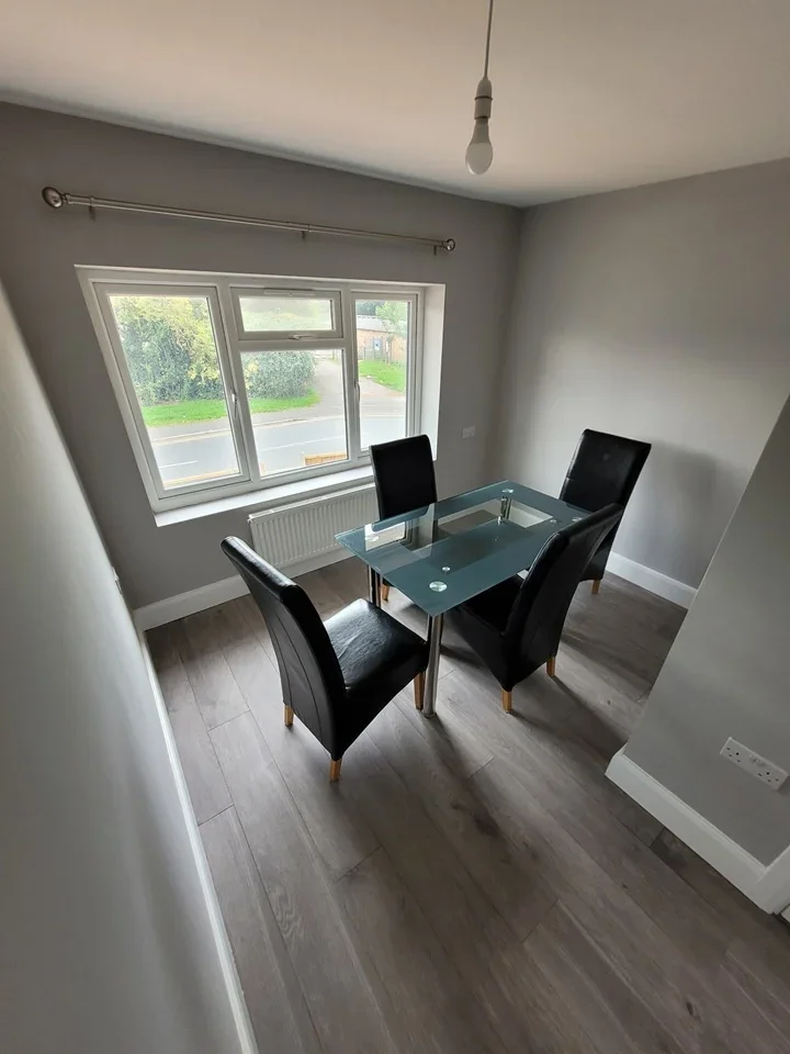 Room Wise Lane in Greater London