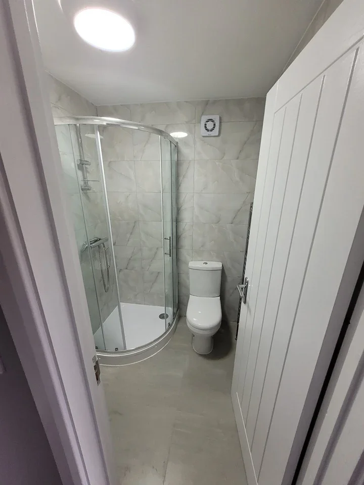 Room Wise Lane in Greater London