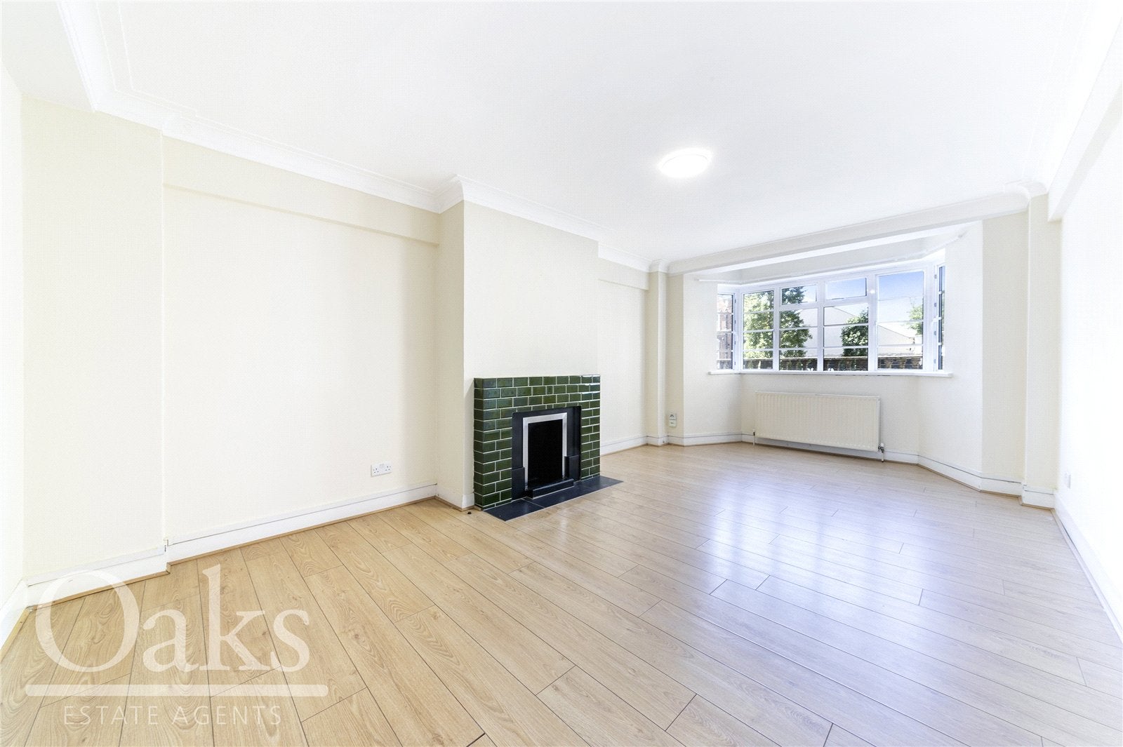 Flat Streatham High Road in Greater London