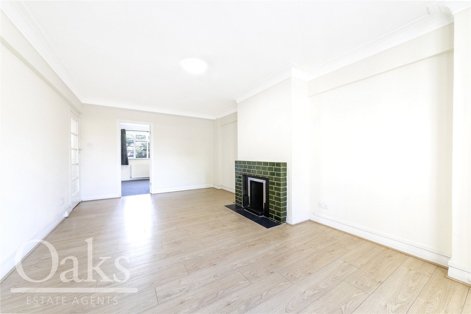 Flat Streatham High Road in Greater London