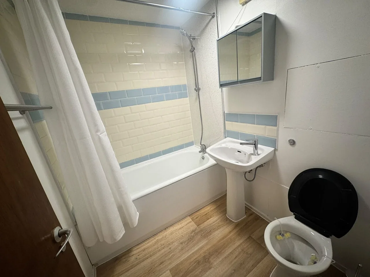House Huntingdon Close in Greater London