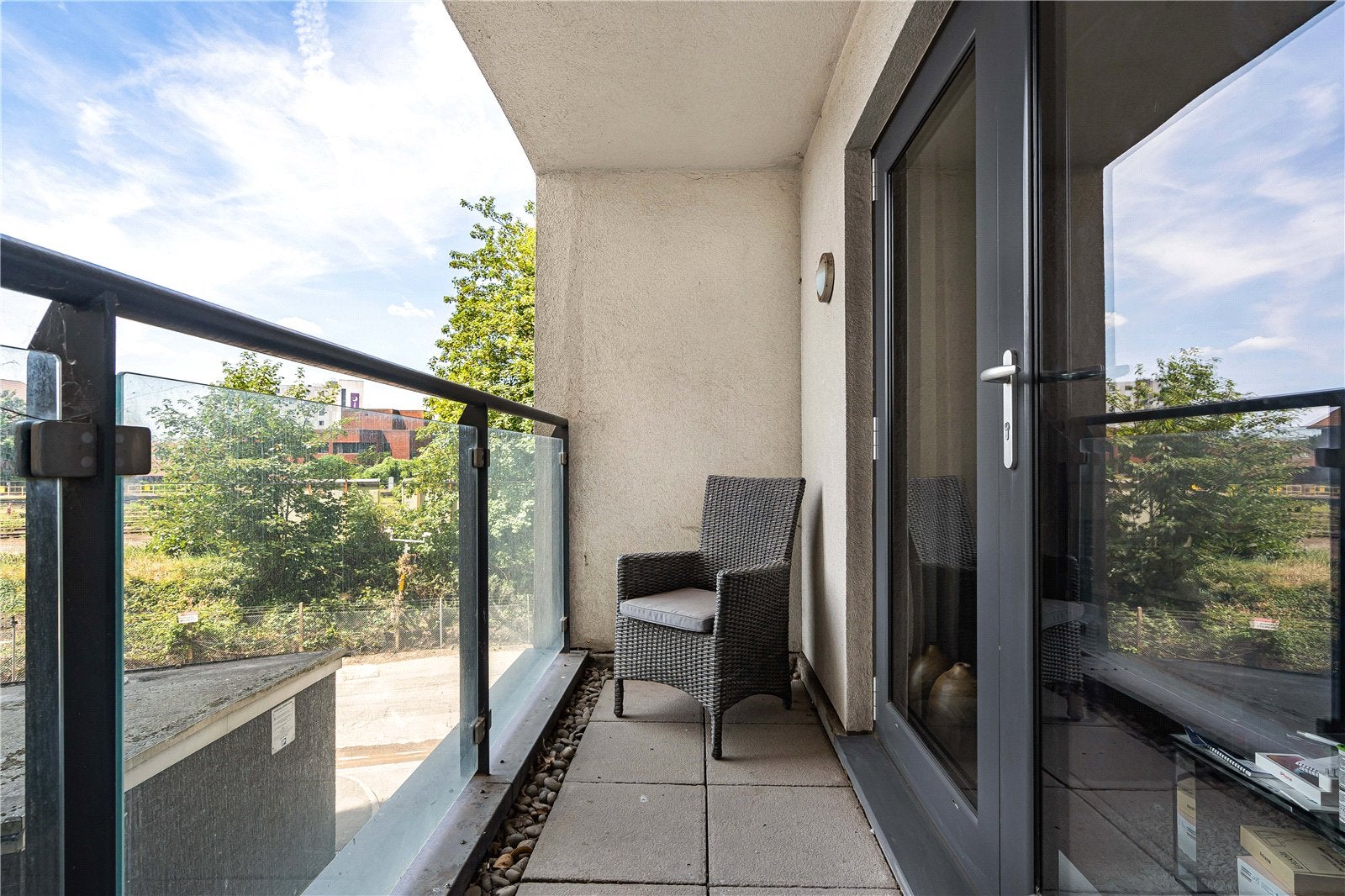Flat Guildford Road in Woking