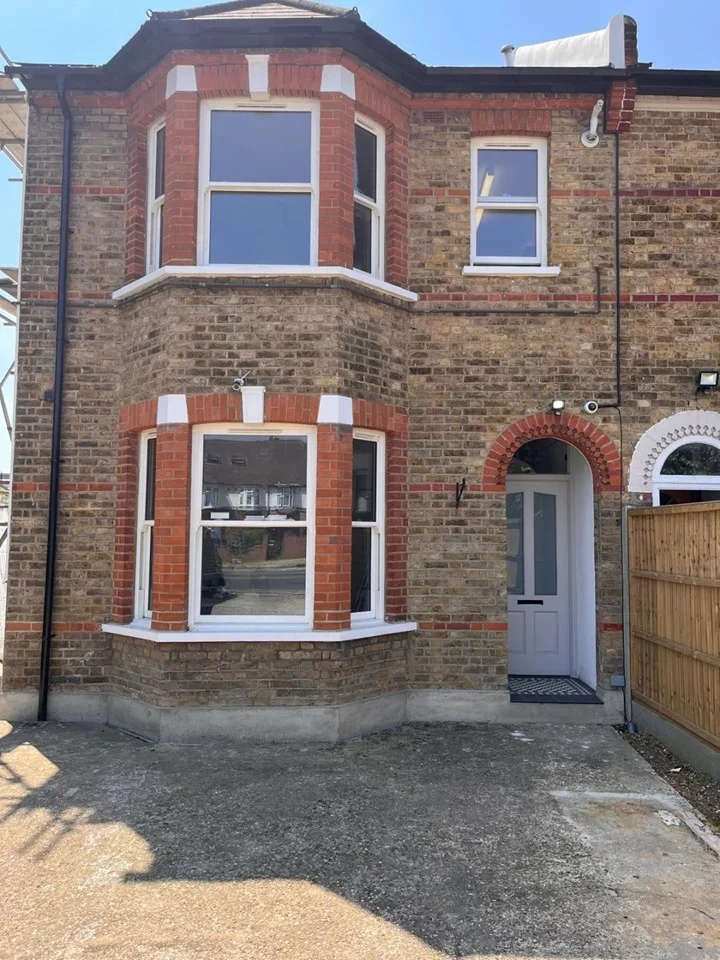 Flat Bath Road in Greater London