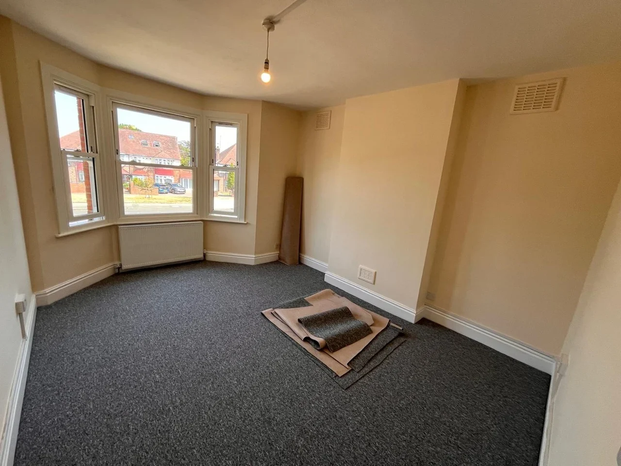 Flat Bath Road in Greater London