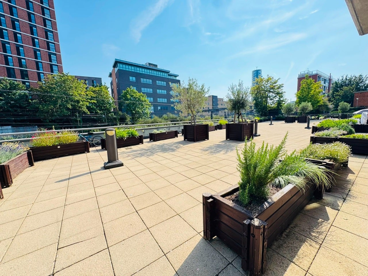 Flat Windmill Lane in Greater London