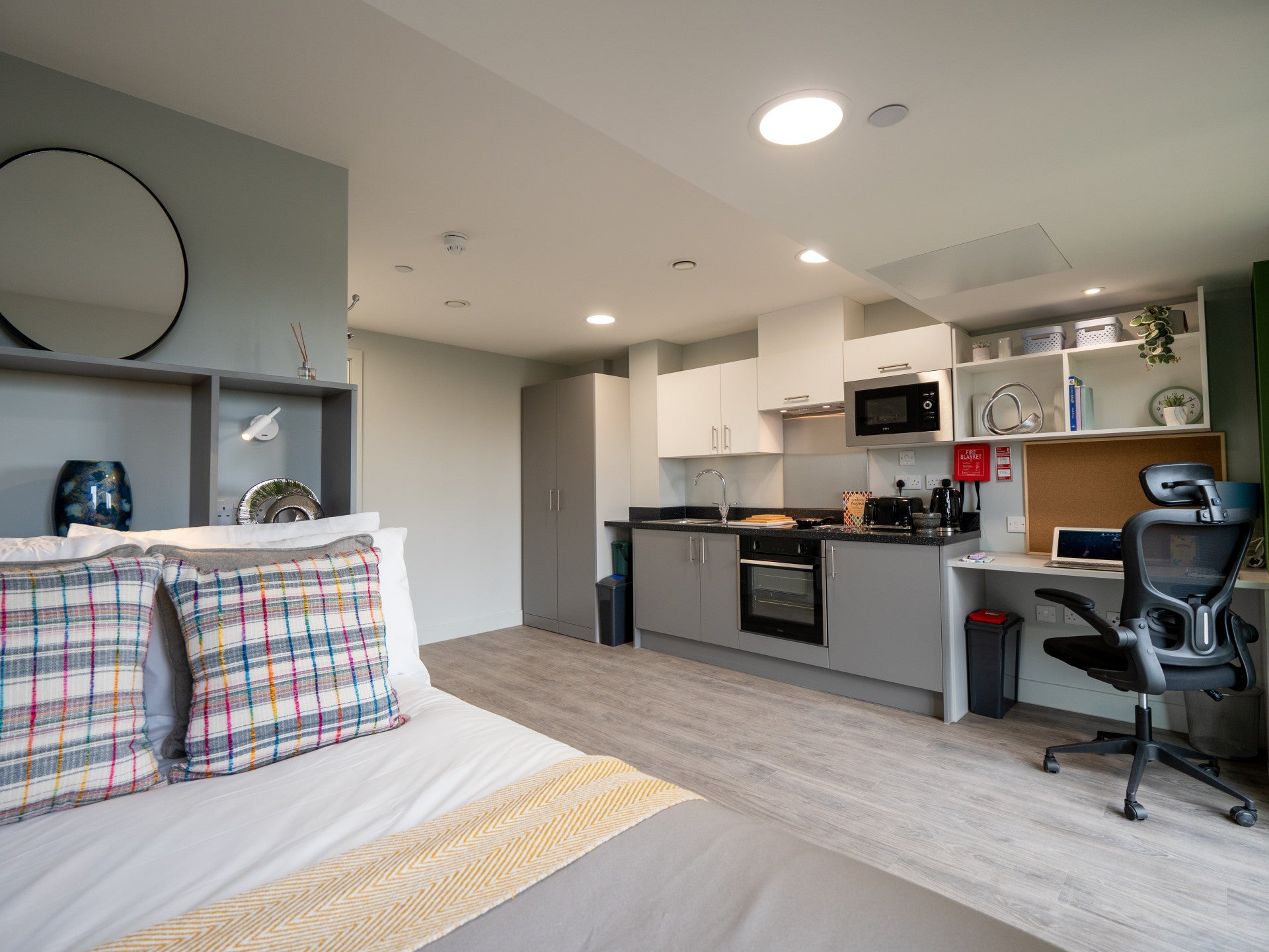 Room New Cross Road in Greater London