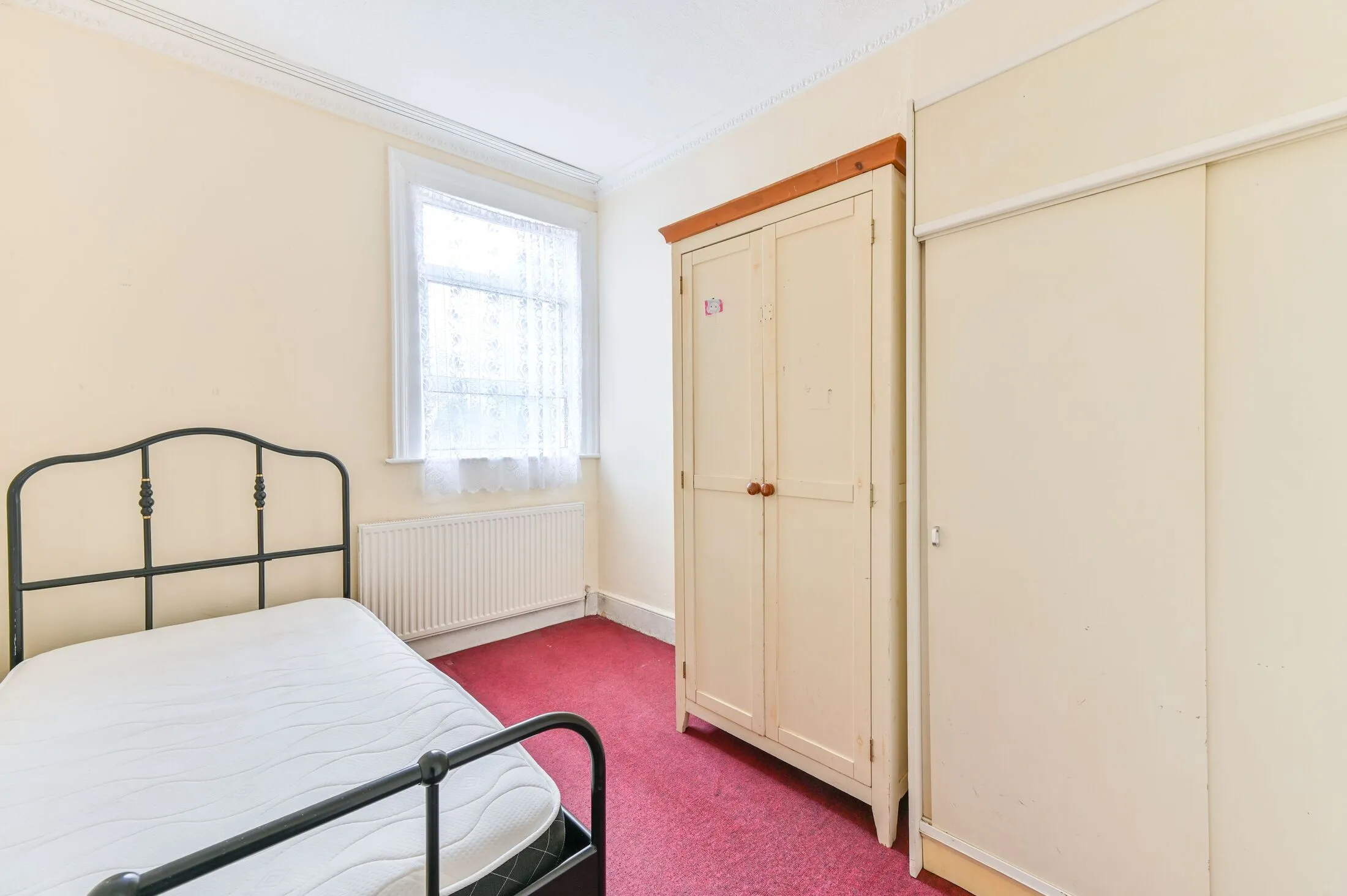 Flat Danethorpe Road in Greater London