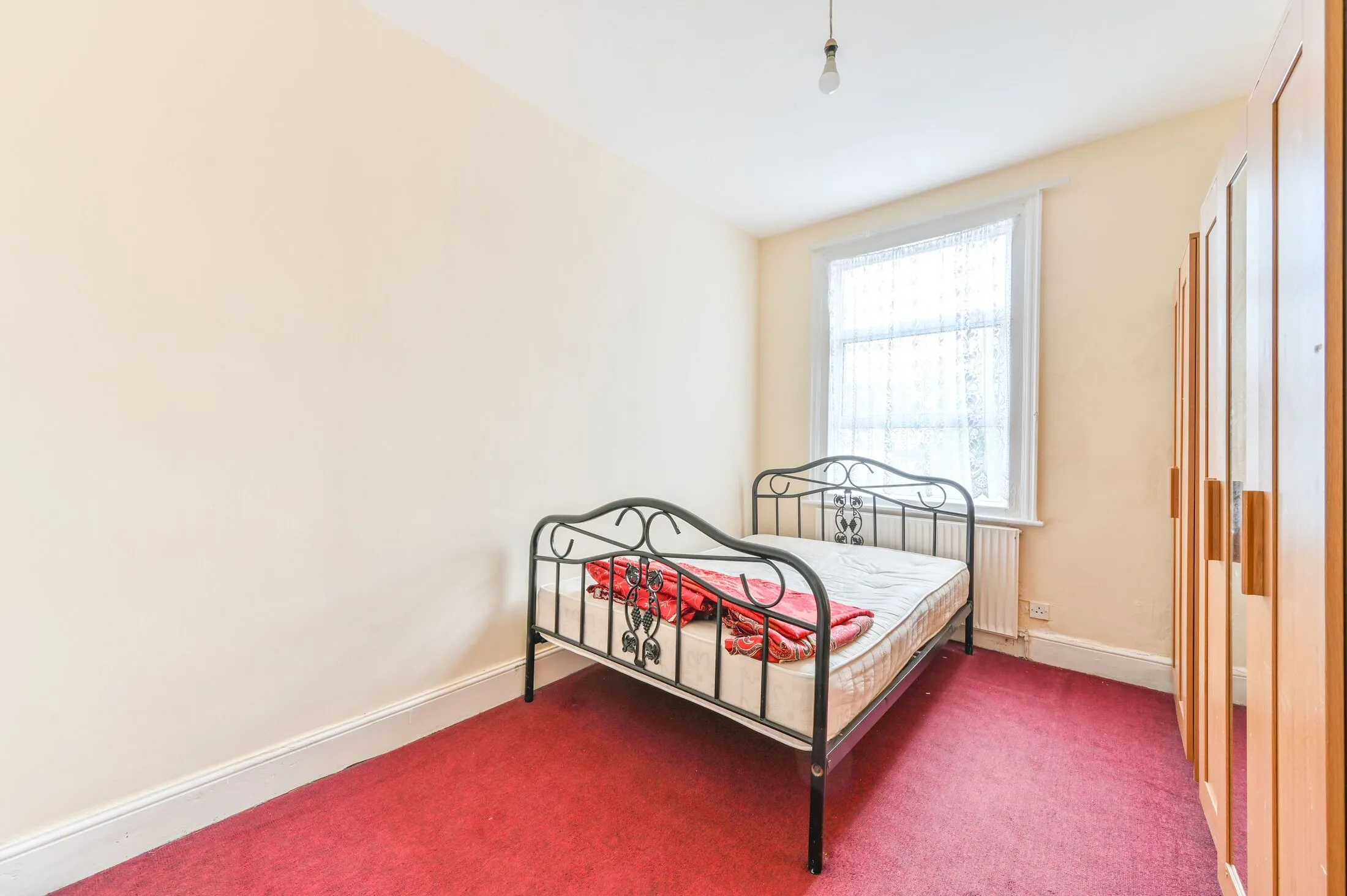 Flat Danethorpe Road in Greater London
