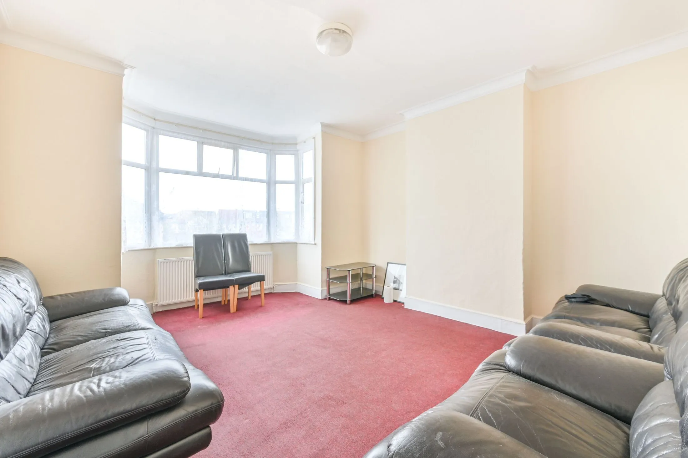 Flat Danethorpe Road in Greater London