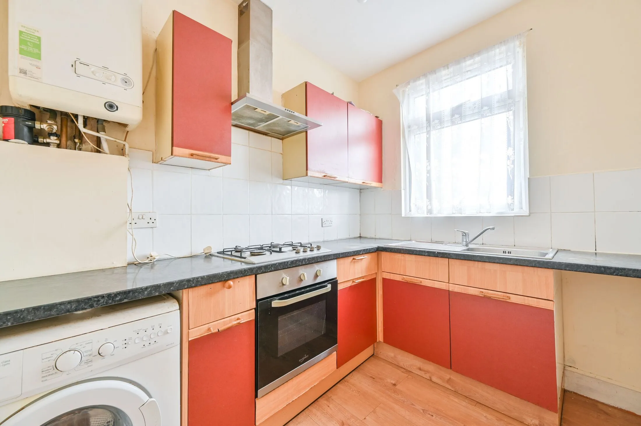 Flat Danethorpe Road in Greater London