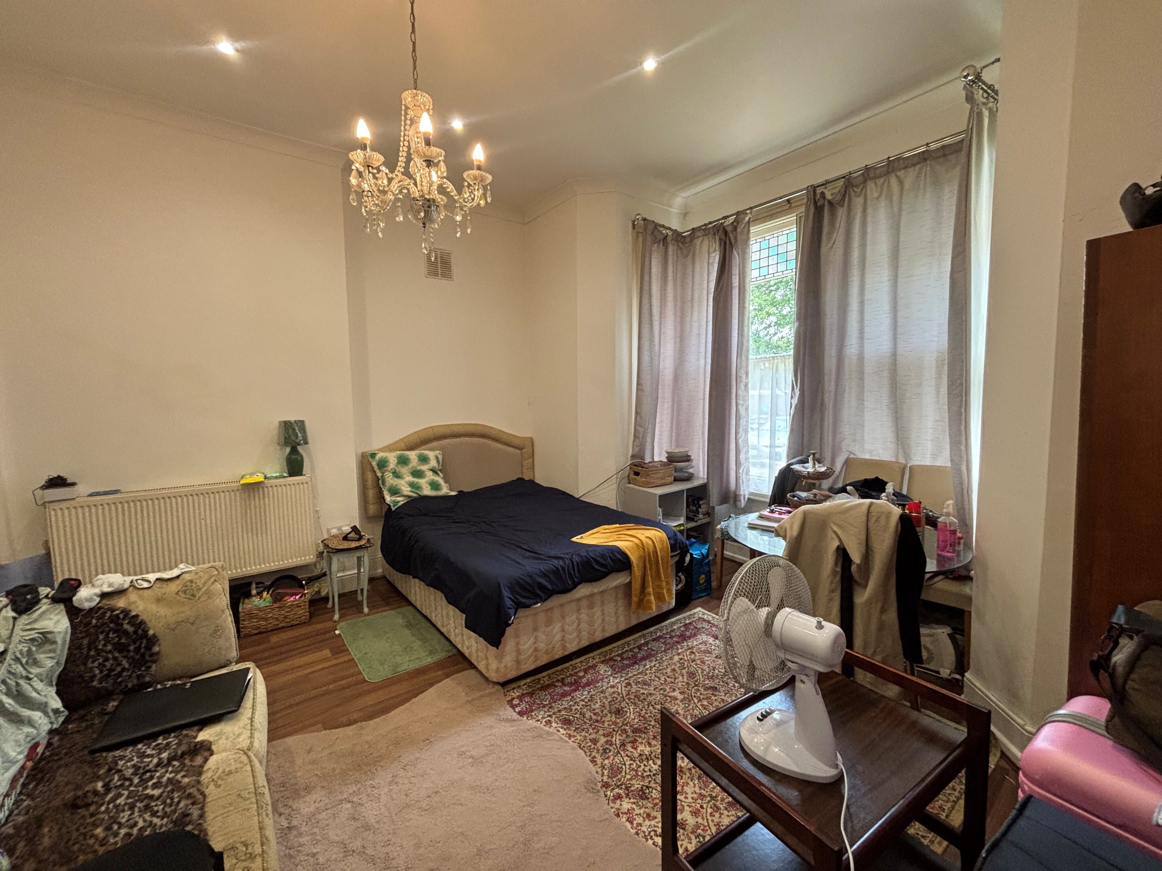 Flat De Parys Avenue in Bedford