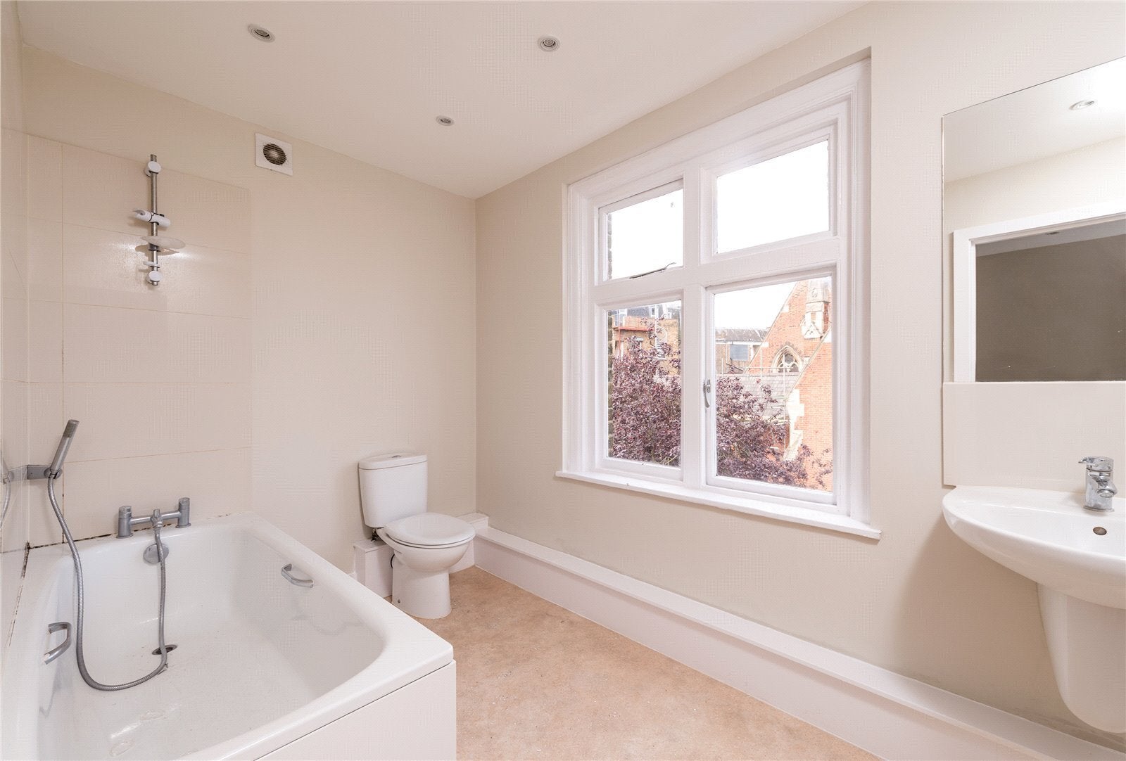 Flat Market Place in Greater London