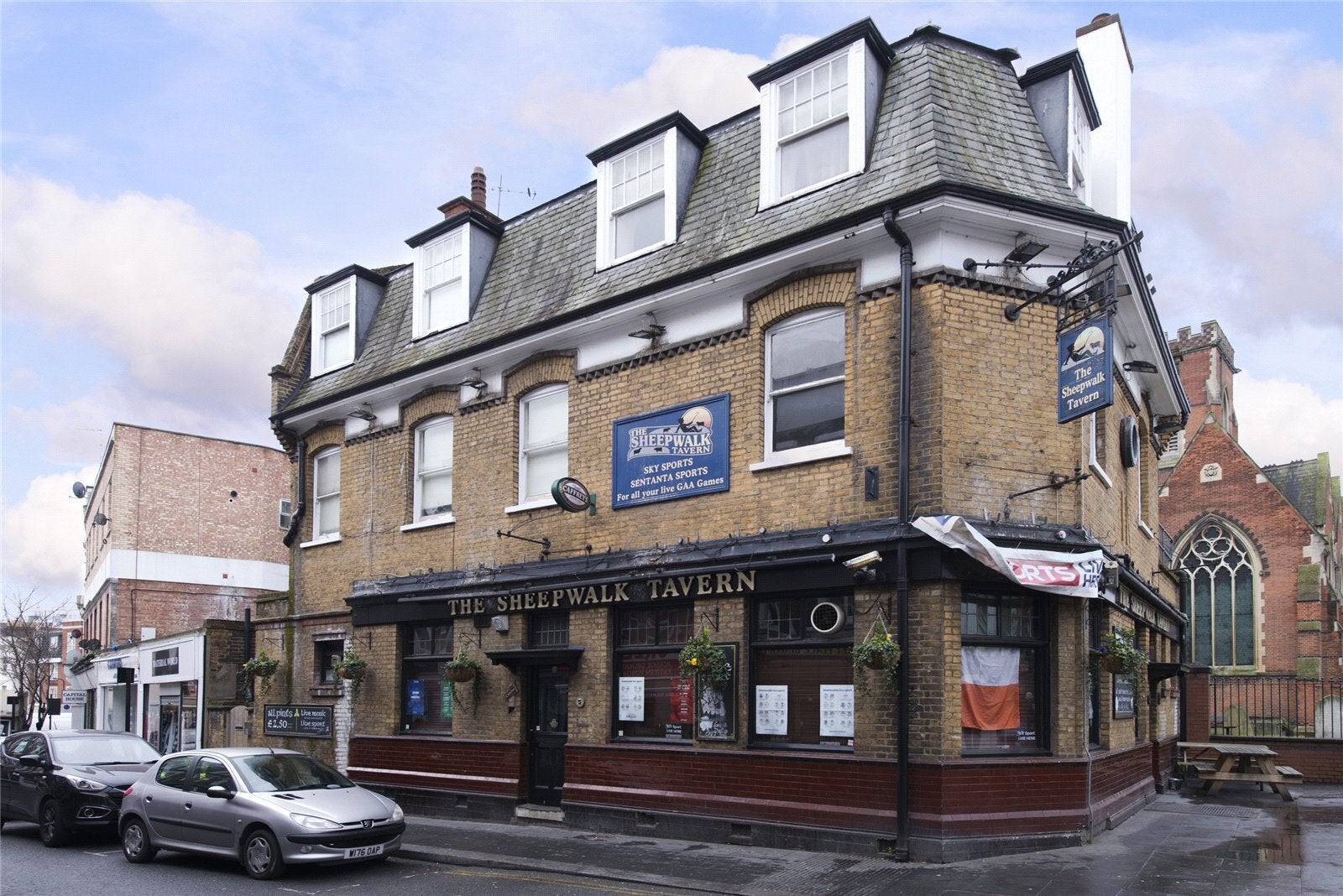 Flat Market Place in Greater London