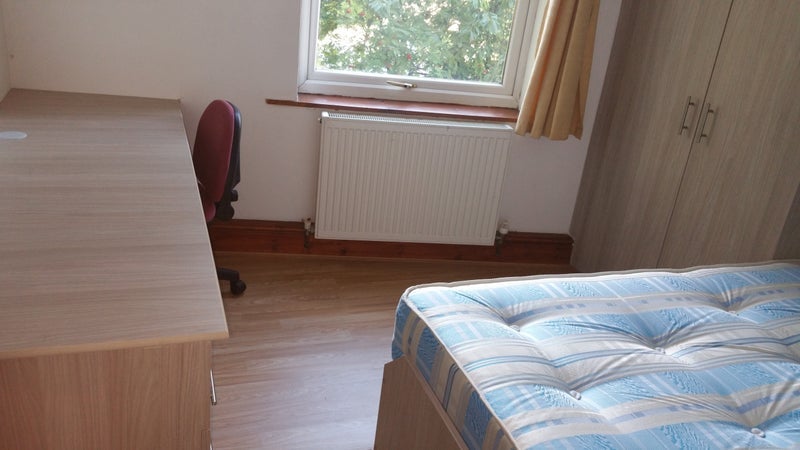 Room Woodhouse Lane in Leeds