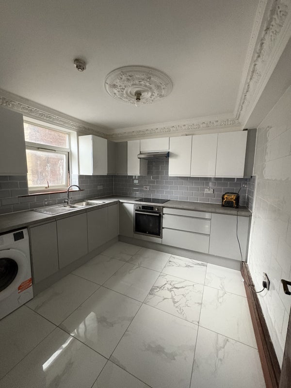 Room Woodhouse Lane in Leeds