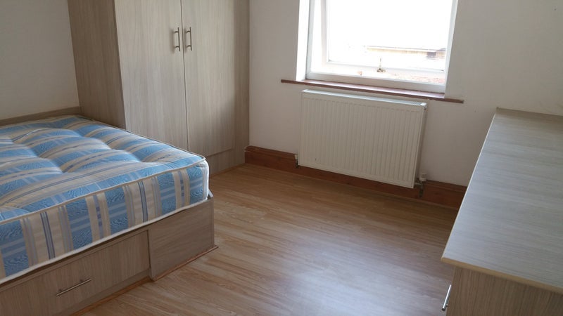 Room Woodhouse Lane in Leeds