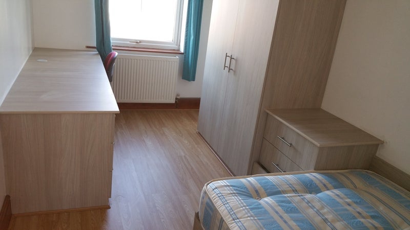 Room Woodhouse Lane in Leeds