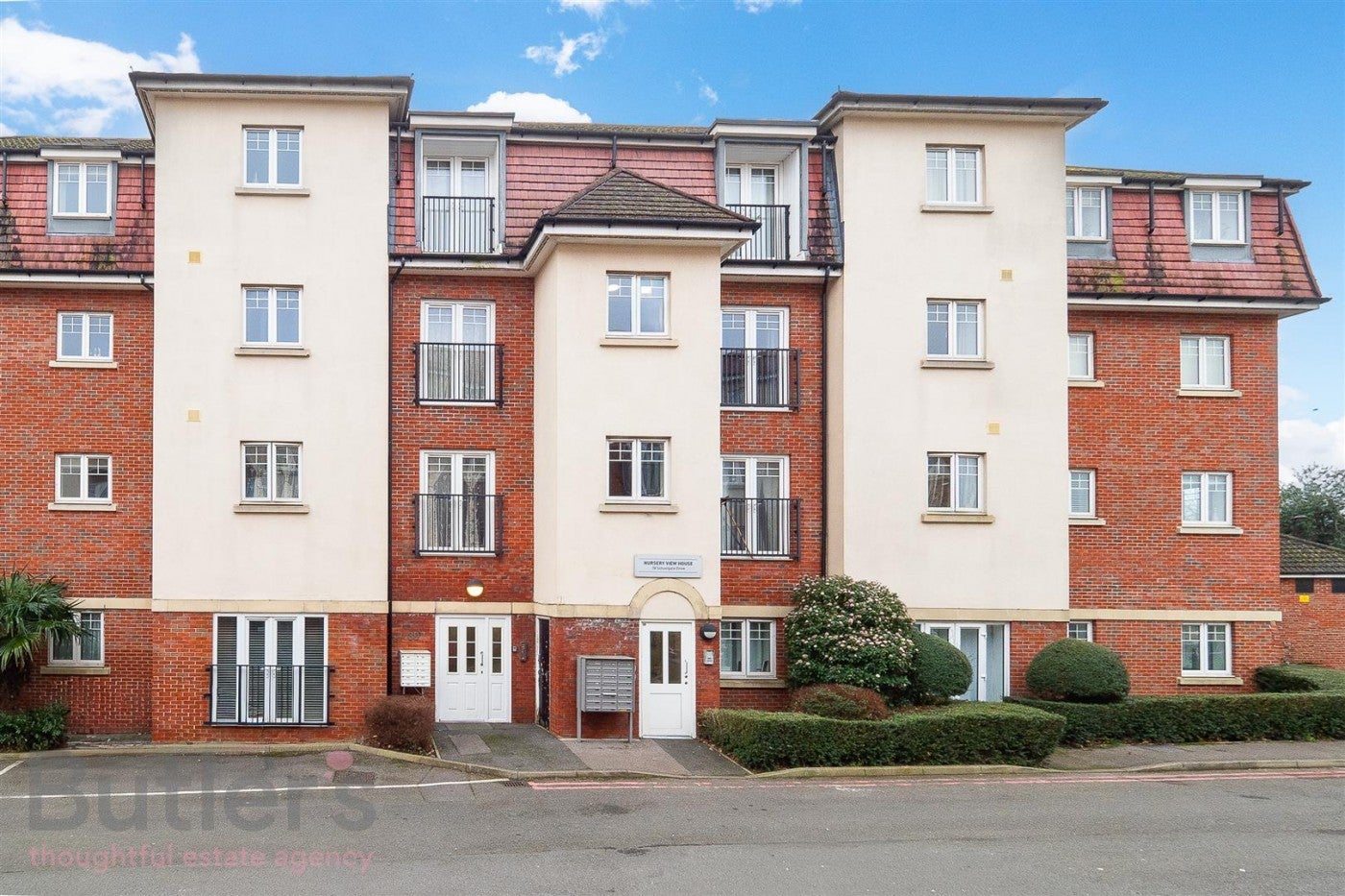 Flat Schoolgate Drive in Greater London