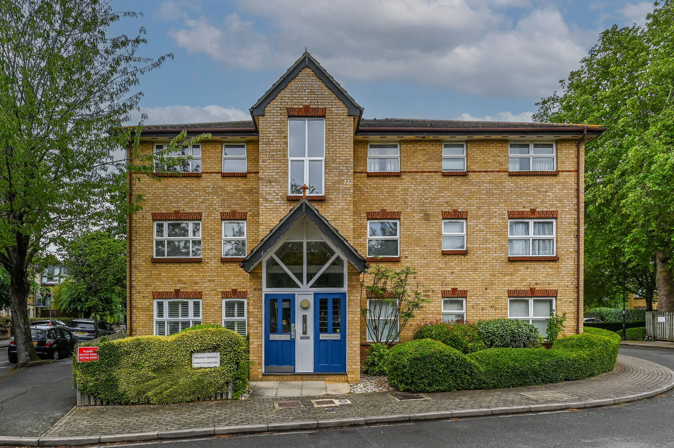 Flat Beaumont Road in Greater London