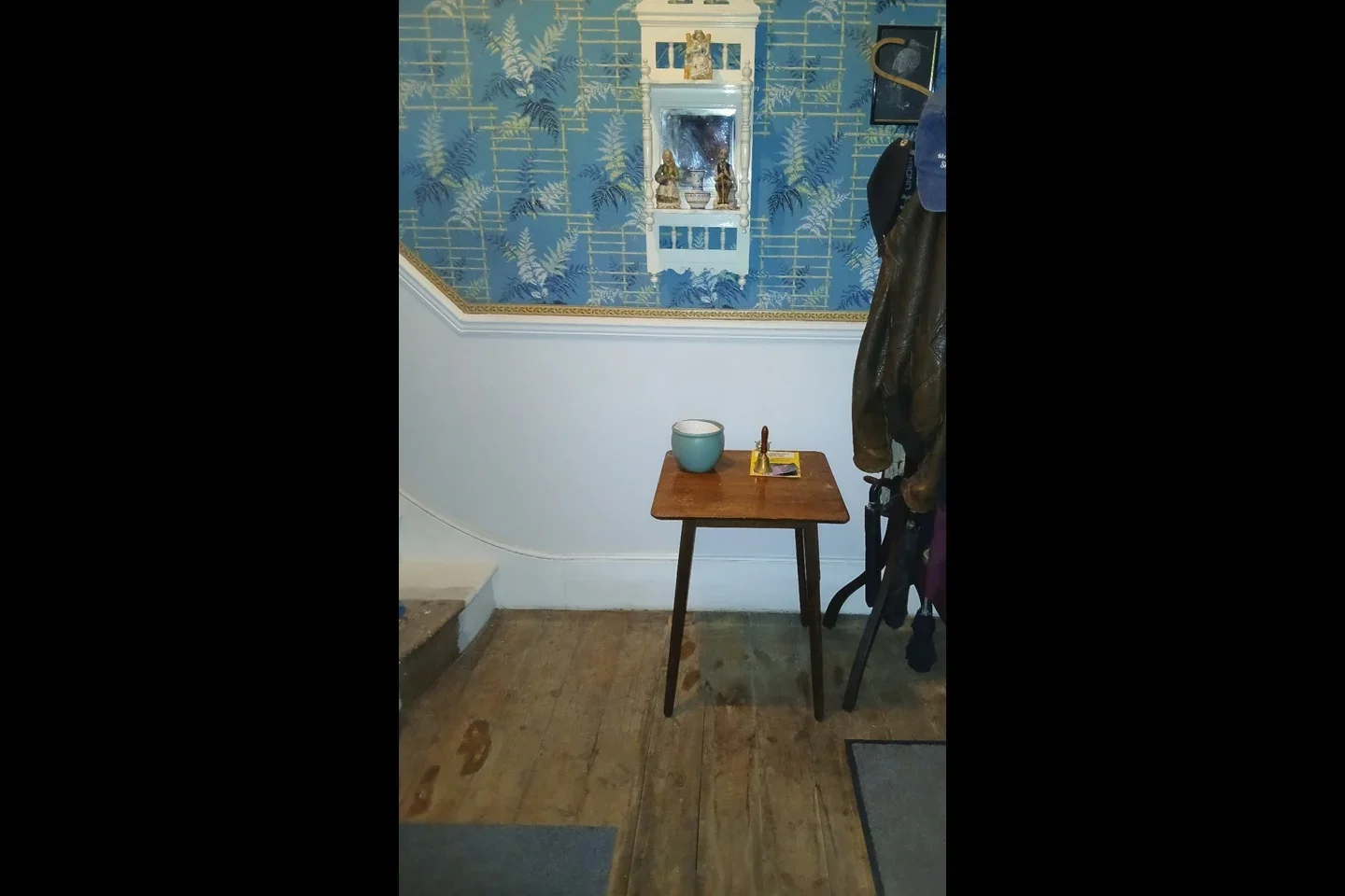 Room Grosvenor Road in Greater London