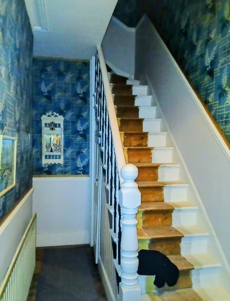 Room Grosvenor Road in Greater London