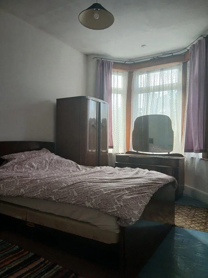 Room Grosvenor Road in Greater London