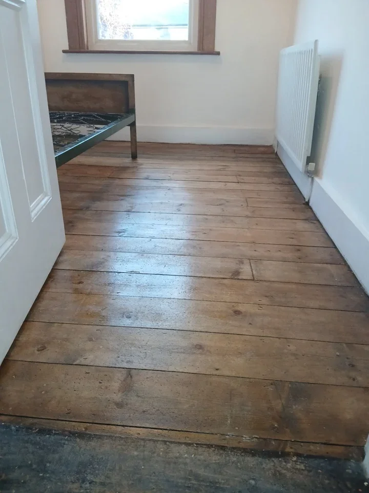 Room Grosvenor Road in Greater London
