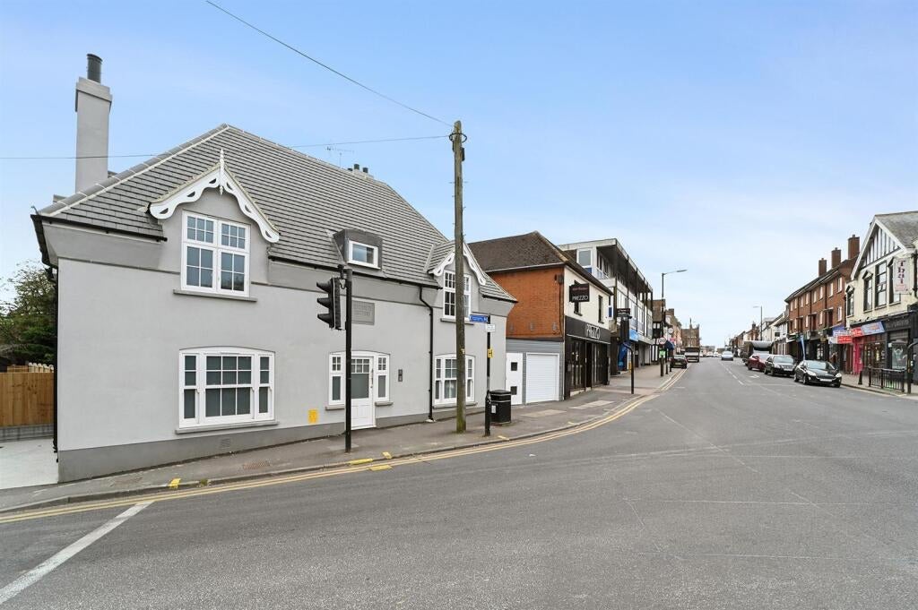 Flat High Street in Billericay
