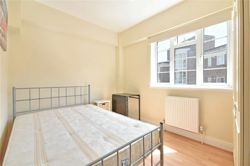 Flat Winchester Avenue in Greater London