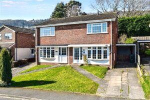 House Walnut Crescent in Malvern Hills