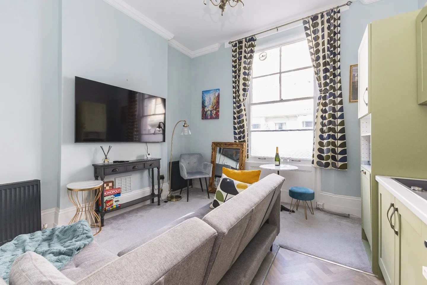 Flat Warwick Way in City of Westminster