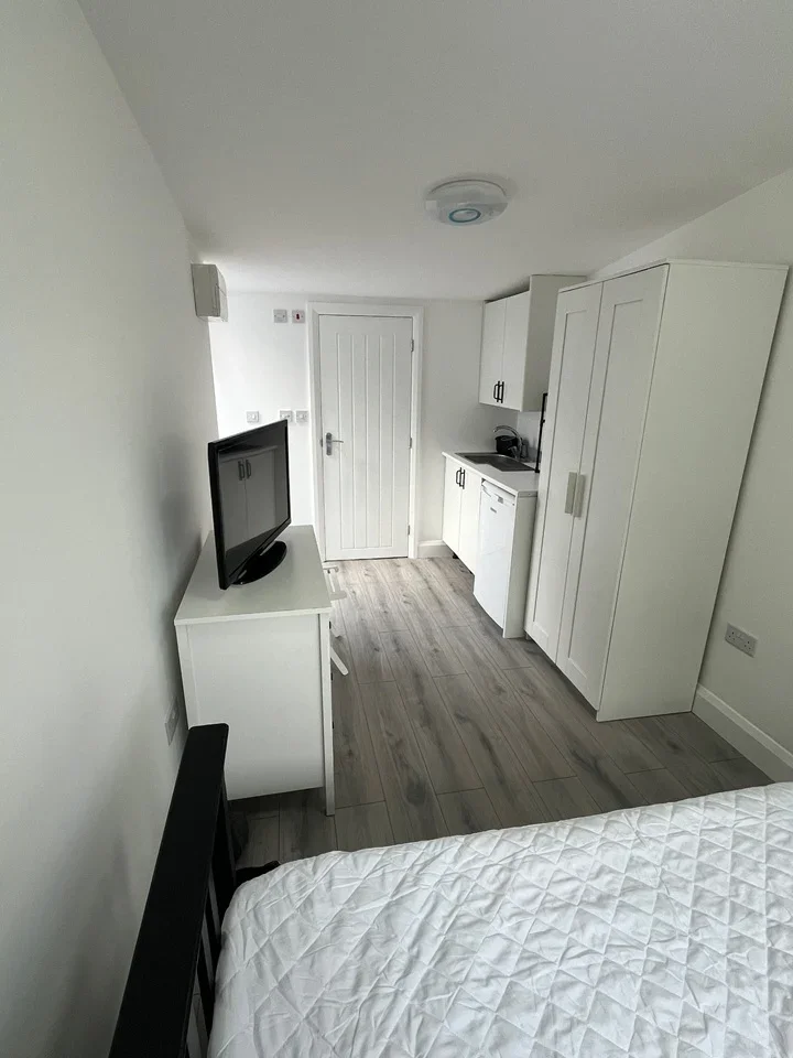 Room High Street in Borough of Spelthorne