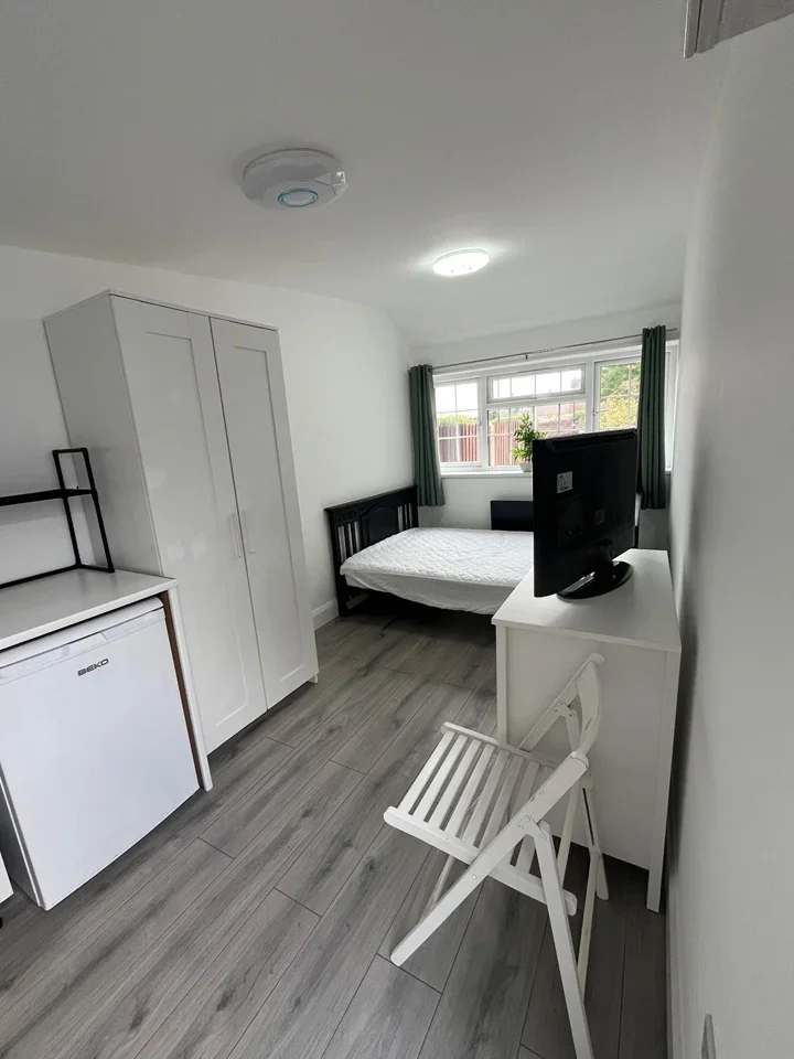 Room High Street in Borough of Spelthorne