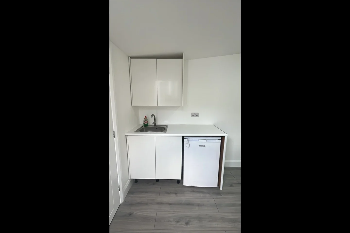 Room High Street in Borough of Spelthorne