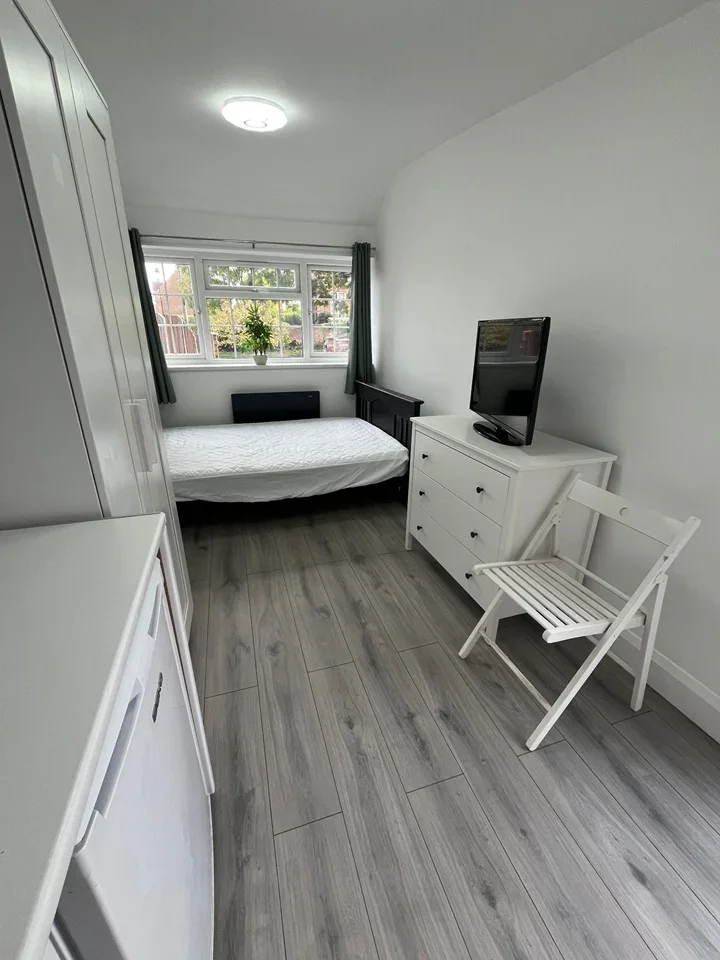 Room High Street in Borough of Spelthorne
