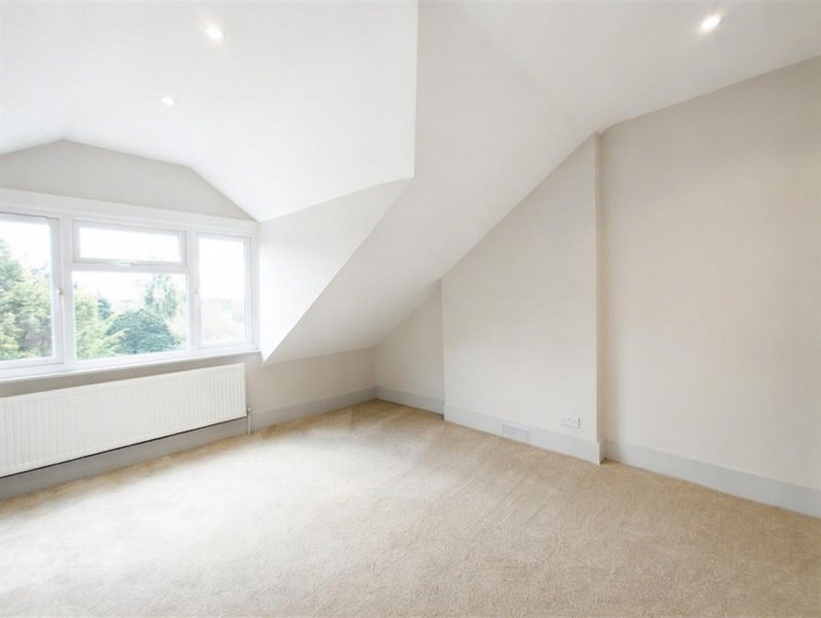 Flat Stanhope Avenue in Greater London