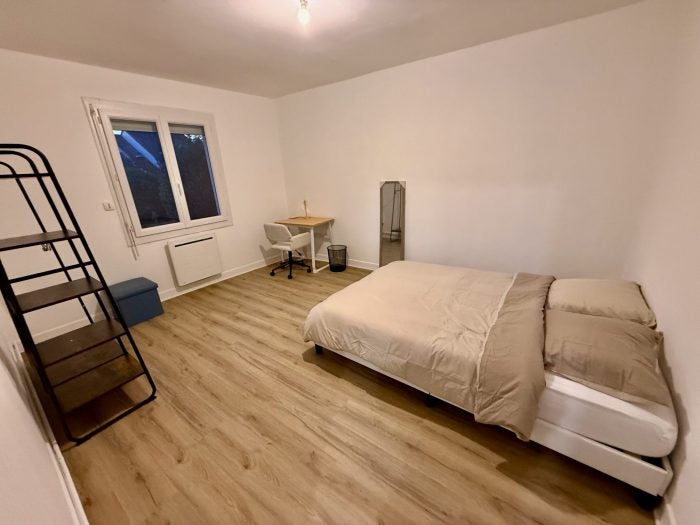 Room Rue de la Massardière in Poitiers