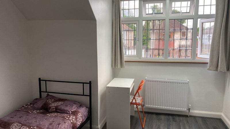 Room Lancing Road in Greater London
