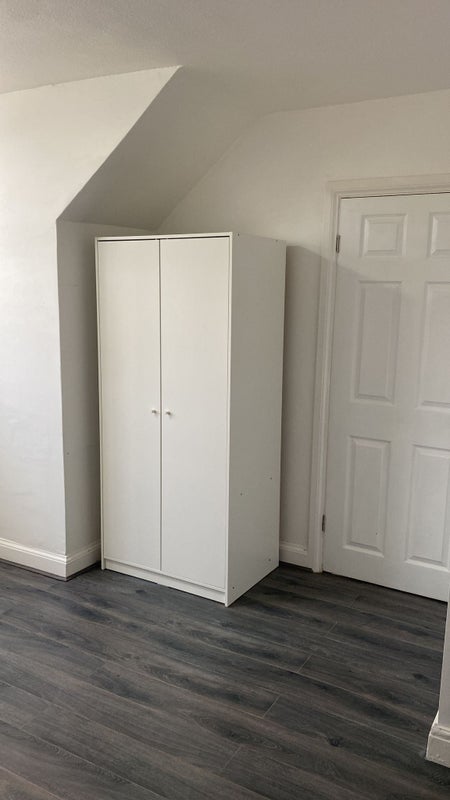 Room Lancing Road in Greater London