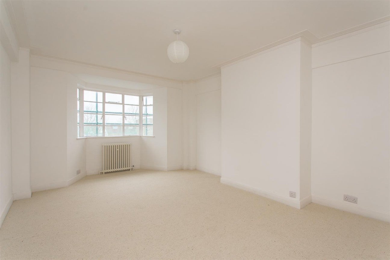 Flat Wavertree Road in Greater London