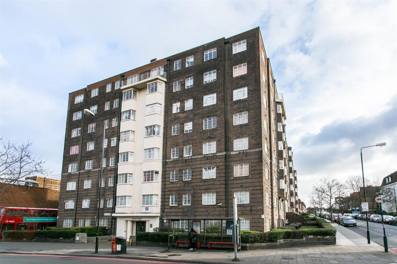 Flat Wavertree Road in Greater London