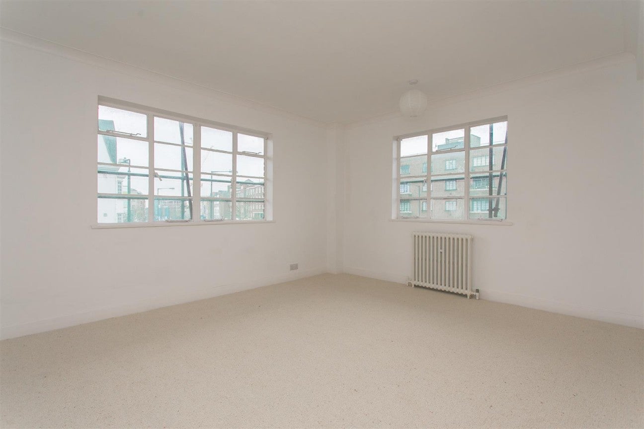 Flat Wavertree Road in Greater London