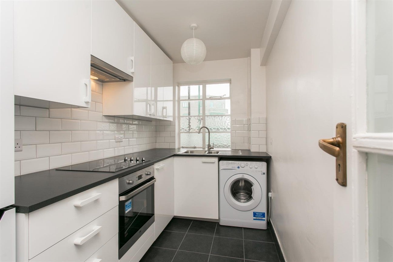 Flat Wavertree Road in Greater London