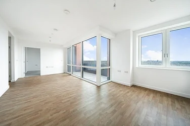 Flat Gascoigne Road in Greater London