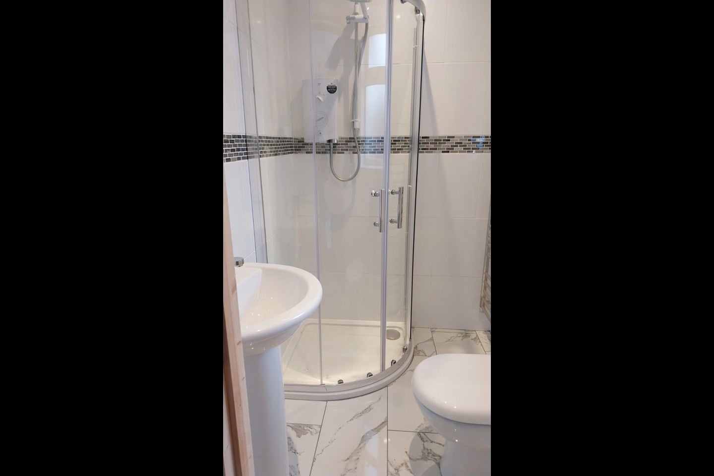 Room Cranbrook Road in Poole